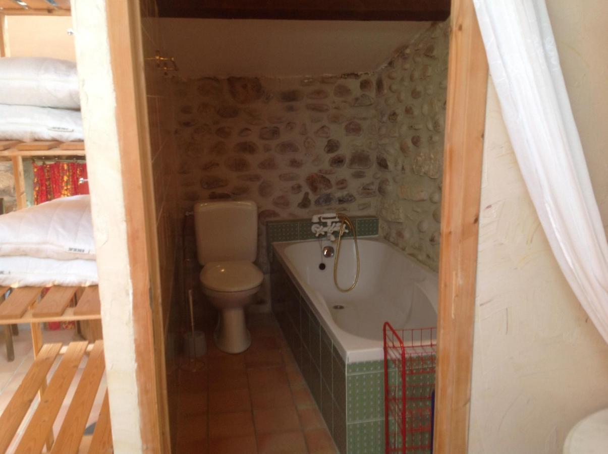 Les cigales location chambres en ardeche à Grospierres Exterior foto
