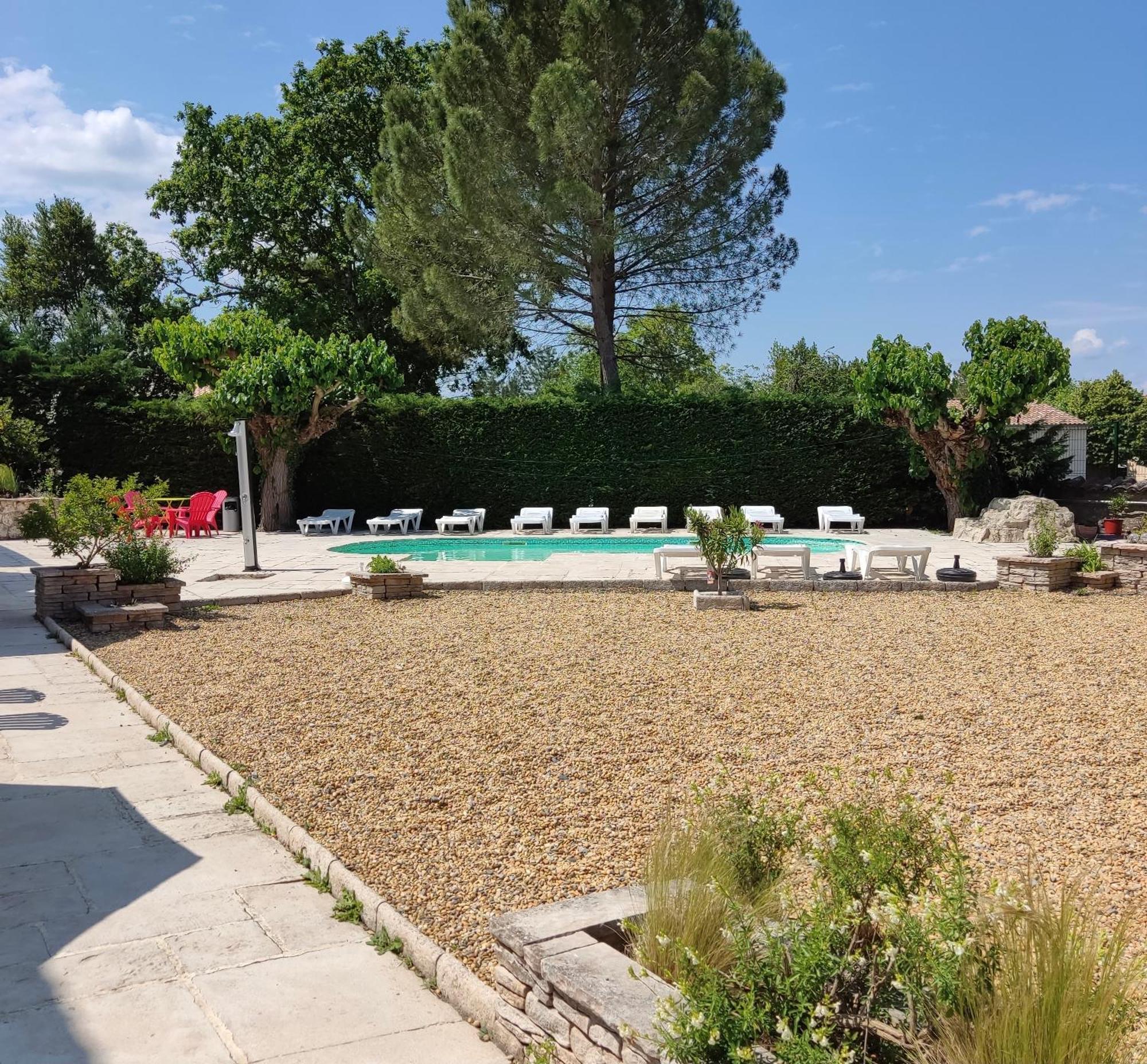 Les cigales location chambres en ardeche à Grospierres Exterior foto